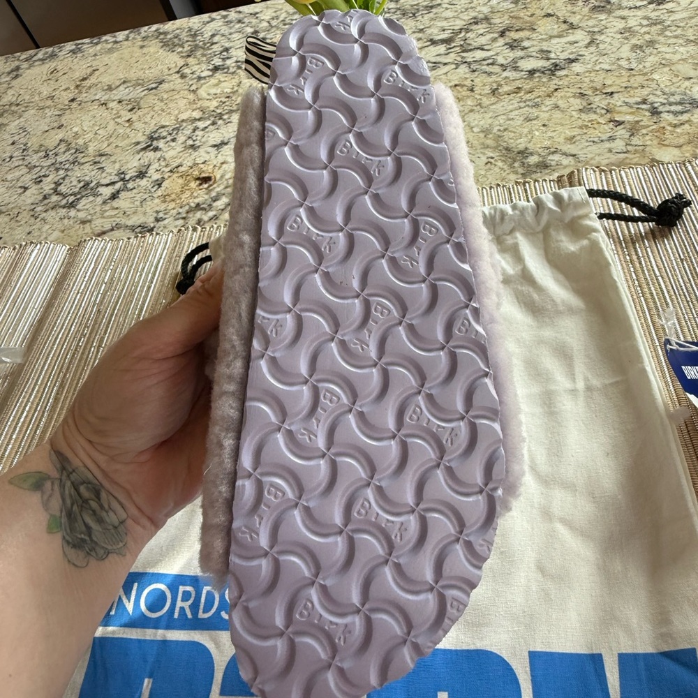 NEW Birkenstock Arizona Shearling Sandals In Purple Fog, Size 7/7.5 (38 EU) - Picture 8 of 15